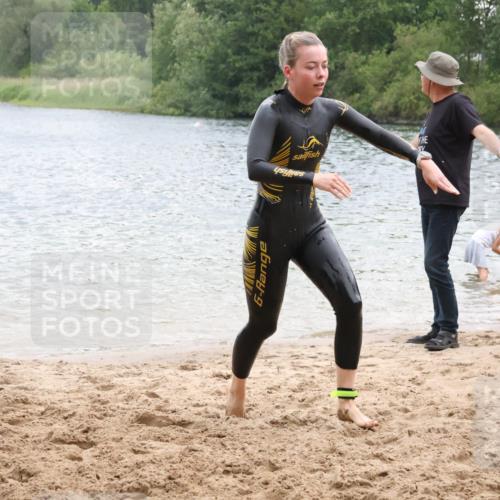 21.06.2025 - 27. Vierlanden-Triathlon Lena Gebhardt http://msf.ph/oto/8041024 15.06.2025 13:05:32 Schwimmen 1170, 1182, 1183, 1195, 1227, 1230 meine-sportfotos.de
