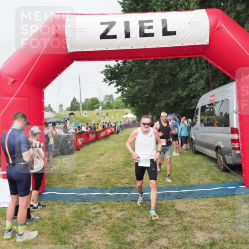 21.06.2025 - 27. Vierlanden-Triathlon MichiJ http://msf.ph/oto/8041026 15.06.2026 13:27:34 Ziel 114, 762, 951 meine-sportfotos.de