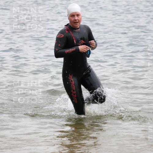 21.06.2025 - 27. Vierlanden-Triathlon Lena Gebhardt http://msf.ph/oto/8041029 15.06.2025 13:05:37 Schwimmen 1170, 1182, 1227, 1230 meine-sportfotos.de