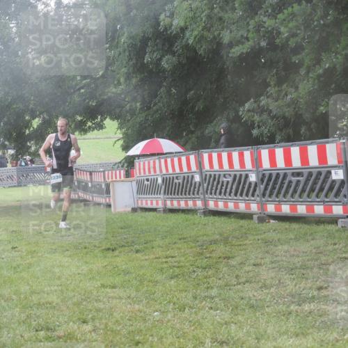 21.06.2025 - 27. Vierlanden-Triathlon KatJ http://msf.ph/oto/8041031 15.06.2025 14:30:17 Ziel 1236, 1255 meine-sportfotos.de