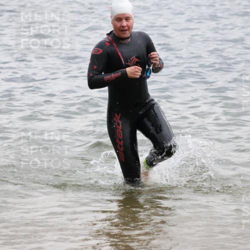 21.06.2025 - 27. Vierlanden-Triathlon Lena Gebhardt http://msf.ph/oto/8041032 15.06.2025 13:05:37 Schwimmen 1170, 1182, 1227, 1230 meine-sportfotos.de