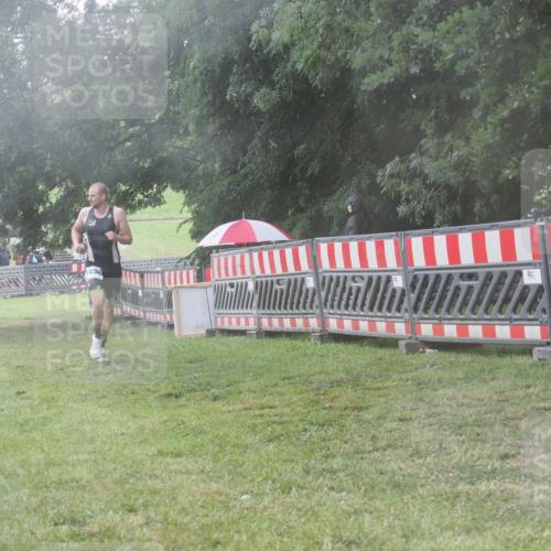 21.06.2025 - 27. Vierlanden-Triathlon KatJ http://msf.ph/oto/8041034 15.06.2025 14:30:17 Ziel 1236, 1255 meine-sportfotos.de