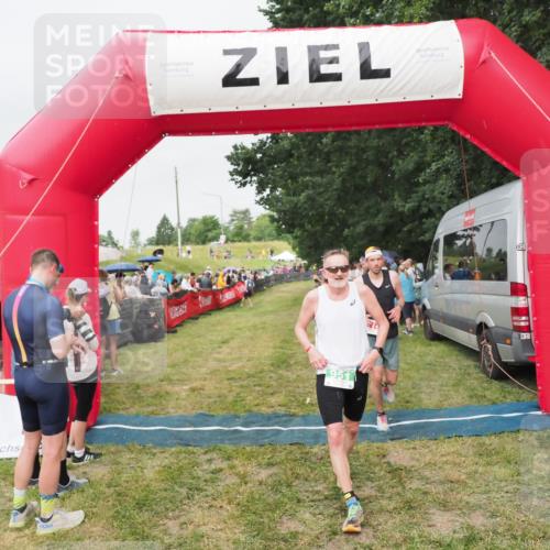 21.06.2025 - 27. Vierlanden-Triathlon MichiJ http://msf.ph/oto/8041040 15.06.2026 13:27:35 Ziel 114, 762, 951 meine-sportfotos.de