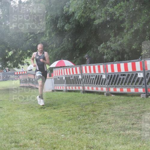 21.06.2025 - 27. Vierlanden-Triathlon KatJ http://msf.ph/oto/8041042 15.06.2025 14:30:18 Ziel 1236, 1255 meine-sportfotos.de