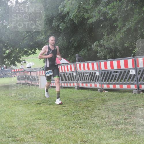21.06.2025 - 27. Vierlanden-Triathlon KatJ http://msf.ph/oto/8041051 15.06.2025 14:30:19 Ziel 1236, 1255 meine-sportfotos.de