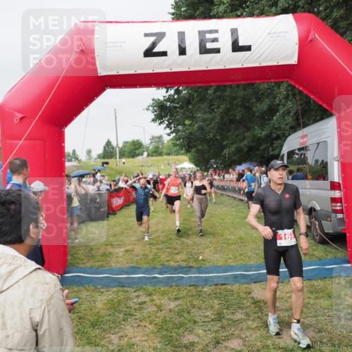 21.06.2025 - 27. Vierlanden-Triathlon MichiJ http://msf.ph/oto/8041059 15.06.2026 13:27:48 Ziel 26, 169, 964, 1058, 1059, 1060 meine-sportfotos.de