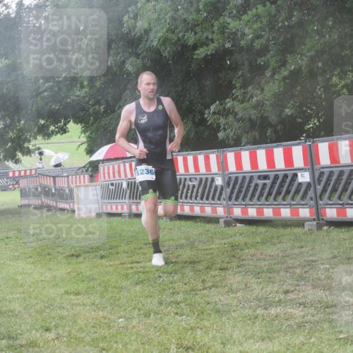 21.06.2025 - 27. Vierlanden-Triathlon KatJ http://msf.ph/oto/8041063 15.06.2025 14:30:19 Ziel 1236, 1255 meine-sportfotos.de