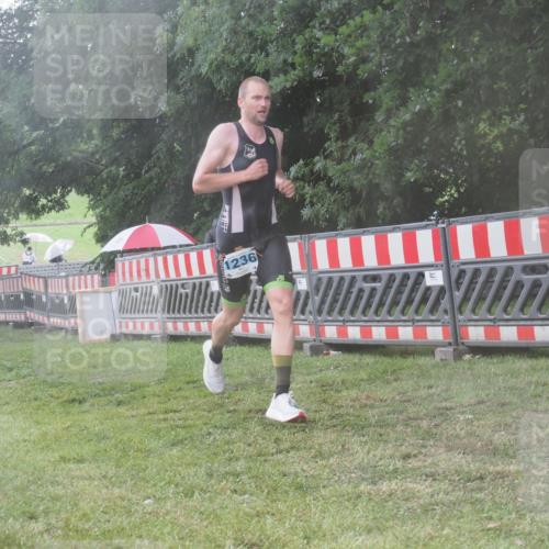 21.06.2025 - 27. Vierlanden-Triathlon KatJ http://msf.ph/oto/8041069 15.06.2025 14:30:19 Ziel 1236, 1255 meine-sportfotos.de
