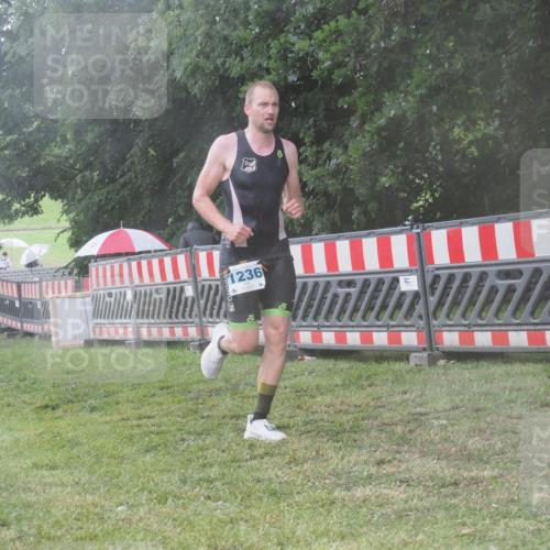 21.06.2025 - 27. Vierlanden-Triathlon KatJ http://msf.ph/oto/8041073 15.06.2025 14:30:20 Ziel 1236, 1255 meine-sportfotos.de