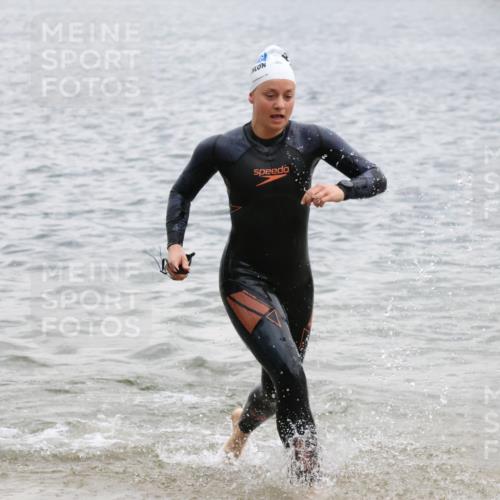 21.06.2025 - 27. Vierlanden-Triathlon Lena Gebhardt http://msf.ph/oto/8041075 15.06.2025 13:05:53 Schwimmen 1171, 1177 meine-sportfotos.de