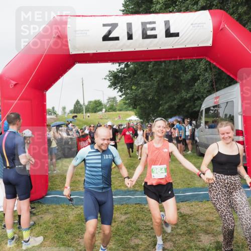21.06.2025 - 27. Vierlanden-Triathlon MichiJ http://msf.ph/oto/8041089 15.06.2026 13:27:50 Ziel 26, 169, 964, 1058, 1059, 1060 meine-sportfotos.de