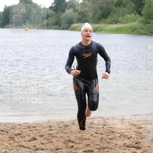 21.06.2025 - 27. Vierlanden-Triathlon Lena Gebhardt http://msf.ph/oto/8041090 15.06.2025 13:05:55 Schwimmen 1171, 1177 meine-sportfotos.de