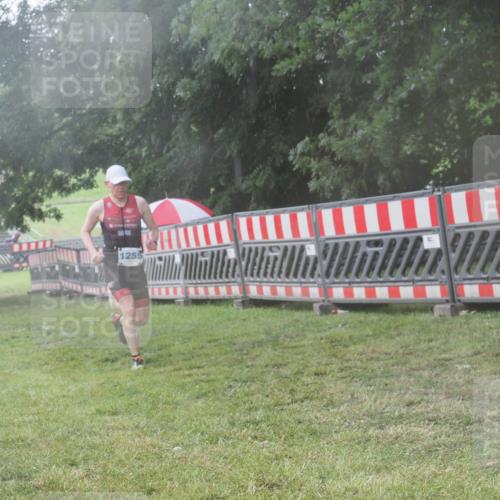 21.06.2025 - 27. Vierlanden-Triathlon KatJ http://msf.ph/oto/8041097 15.06.2025 14:30:22 Ziel 1236, 1255 meine-sportfotos.de
