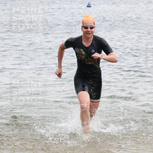 21.06.2025 - 27. Vierlanden-Triathlon Lena Gebhardt http://msf.ph/oto/8041098 15.06.2025 13:05:56 Schwimmen 1171, 1177 meine-sportfotos.de