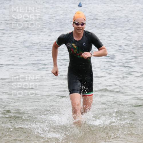 21.06.2025 - 27. Vierlanden-Triathlon Lena Gebhardt http://msf.ph/oto/8041100 15.06.2025 13:05:56 Schwimmen 1171, 1177 meine-sportfotos.de