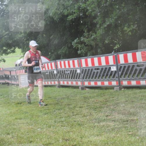 21.06.2025 - 27. Vierlanden-Triathlon KatJ http://msf.ph/oto/8041103 15.06.2025 14:30:22 Ziel 1236, 1255 meine-sportfotos.de