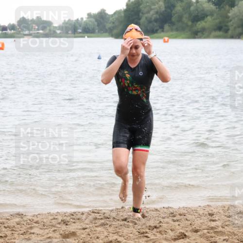 21.06.2025 - 27. Vierlanden-Triathlon Lena Gebhardt http://msf.ph/oto/8041109 15.06.2025 13:05:58 Schwimmen 1171, 1177 meine-sportfotos.de