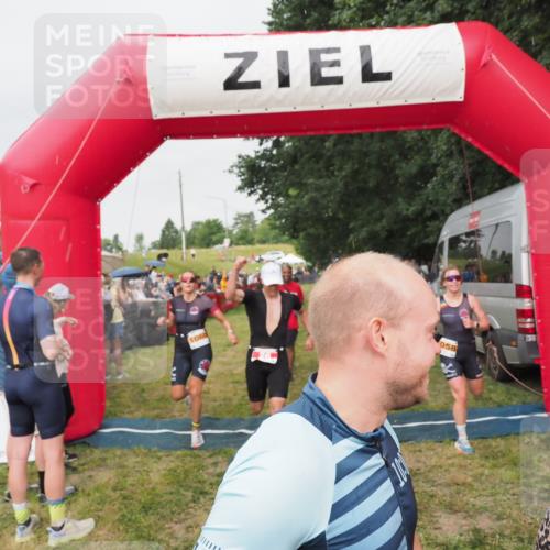 21.06.2025 - 27. Vierlanden-Triathlon MichiJ http://msf.ph/oto/8041115 15.06.2026 13:27:51 Ziel 26, 169, 964, 1058, 1059, 1060 meine-sportfotos.de