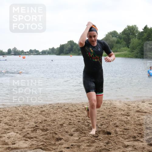 21.06.2025 - 27. Vierlanden-Triathlon Lena Gebhardt http://msf.ph/oto/8041117 15.06.2025 13:05:59 Schwimmen 1171, 1177 meine-sportfotos.de