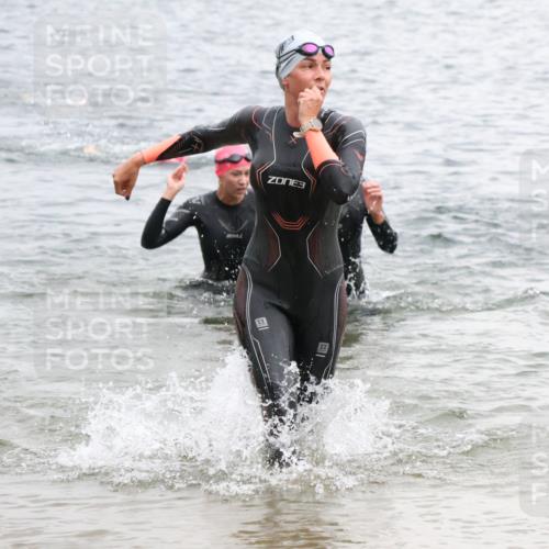 21.06.2025 - 27. Vierlanden-Triathlon Lena Gebhardt http://msf.ph/oto/8041120 15.06.2025 13:06:12 Schwimmen 1169, 1180, 1189, 1190, 1208 meine-sportfotos.de