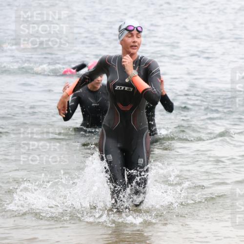 21.06.2025 - 27. Vierlanden-Triathlon Lena Gebhardt http://msf.ph/oto/8041123 15.06.2025 13:06:12 Schwimmen 1169, 1180, 1189, 1190, 1208 meine-sportfotos.de