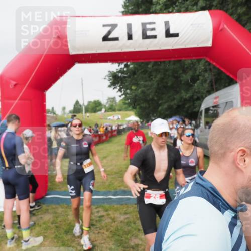 21.06.2025 - 27. Vierlanden-Triathlon MichiJ http://msf.ph/oto/8041126 15.06.2026 13:27:51 Ziel 26, 169, 964, 1058, 1059, 1060 meine-sportfotos.de