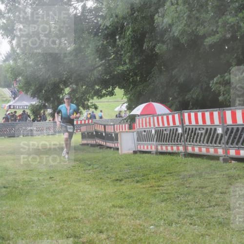 21.06.2025 - 27. Vierlanden-Triathlon KatJ http://msf.ph/oto/8041127 15.06.2025 14:30:45 Ziel 1244, 1313 meine-sportfotos.de