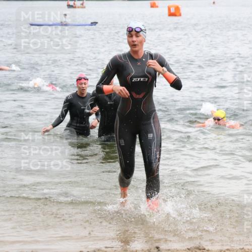 21.06.2025 - 27. Vierlanden-Triathlon Lena Gebhardt http://msf.ph/oto/8041135 15.06.2025 13:06:13 Schwimmen 1169, 1180, 1189, 1190, 1208 meine-sportfotos.de