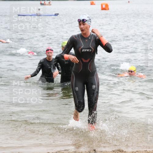21.06.2025 - 27. Vierlanden-Triathlon Lena Gebhardt http://msf.ph/oto/8041138 15.06.2025 13:06:13 Schwimmen 1169, 1180, 1189, 1190, 1208 meine-sportfotos.de