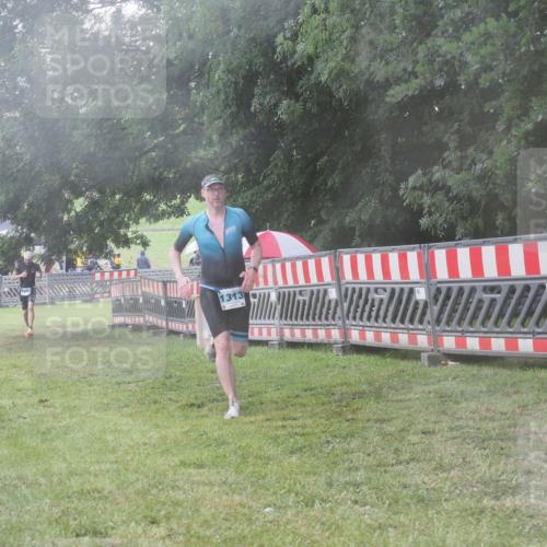 21.06.2025 - 27. Vierlanden-Triathlon KatJ http://msf.ph/oto/8041141 15.06.2025 14:30:46 Ziel 1244, 1313 meine-sportfotos.de