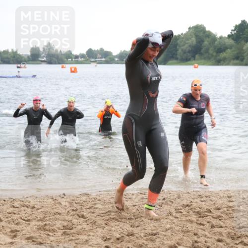 21.06.2025 - 27. Vierlanden-Triathlon Lena Gebhardt http://msf.ph/oto/8041145 15.06.2025 13:06:16 Schwimmen 1169, 1180, 1189, 1190, 1208 meine-sportfotos.de