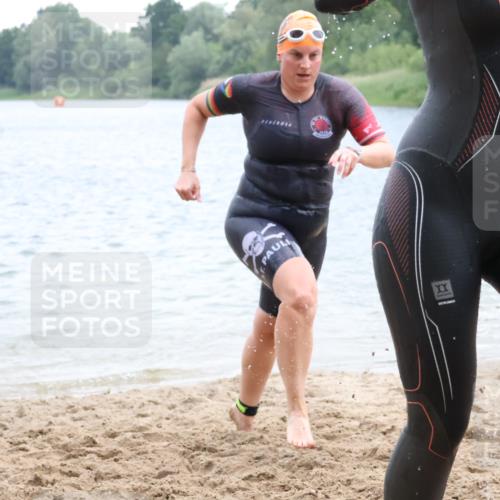 21.06.2025 - 27. Vierlanden-Triathlon Lena Gebhardt http://msf.ph/oto/8041156 15.06.2025 13:06:17 Schwimmen 1169, 1180, 1189, 1190, 1208 meine-sportfotos.de