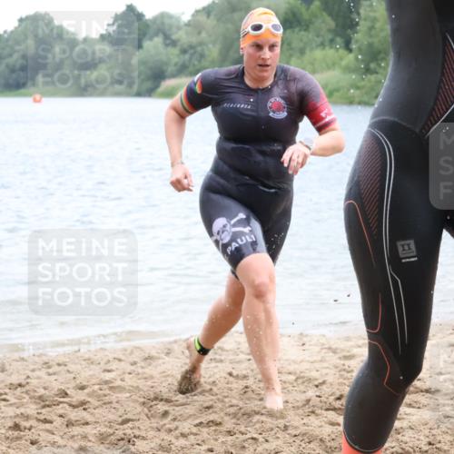 21.06.2025 - 27. Vierlanden-Triathlon Lena Gebhardt http://msf.ph/oto/8041159 15.06.2025 13:06:17 Schwimmen 1169, 1180, 1189, 1190, 1208 meine-sportfotos.de
