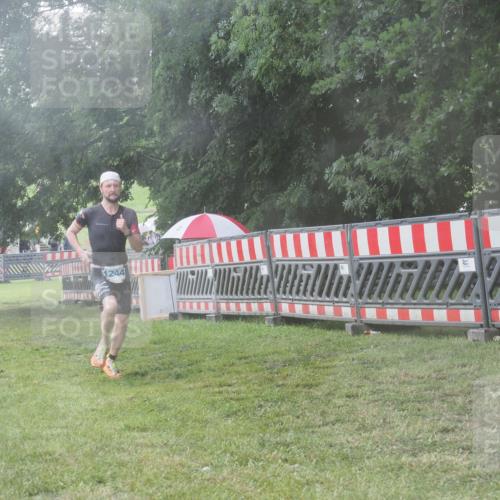 21.06.2025 - 27. Vierlanden-Triathlon KatJ http://msf.ph/oto/8041163 15.06.2025 14:30:51 Ziel 1244 meine-sportfotos.de