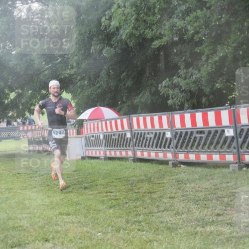 21.06.2025 - 27. Vierlanden-Triathlon KatJ http://msf.ph/oto/8041166 15.06.2025 14:30:51 Ziel 1244 meine-sportfotos.de