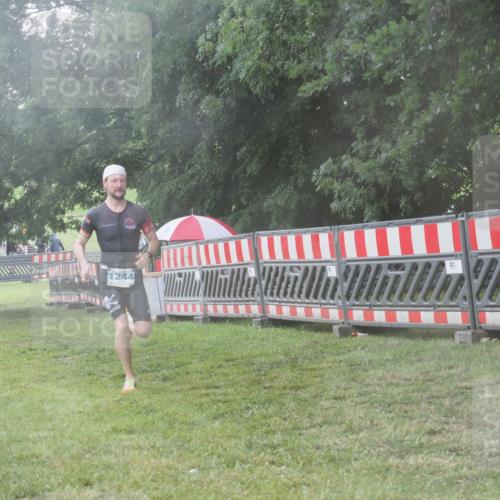 21.06.2025 - 27. Vierlanden-Triathlon KatJ http://msf.ph/oto/8041169 15.06.2025 14:30:51 Ziel 1244 meine-sportfotos.de