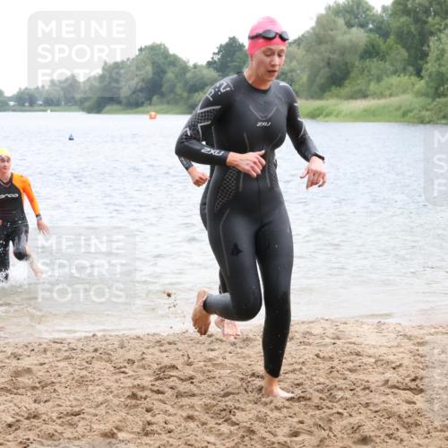 21.06.2025 - 27. Vierlanden-Triathlon Lena Gebhardt http://msf.ph/oto/8041184 15.06.2025 13:06:20 Schwimmen 1169, 1180, 1189, 1190, 1208 meine-sportfotos.de