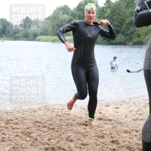 21.06.2025 - 27. Vierlanden-Triathlon Lena Gebhardt http://msf.ph/oto/8041190 15.06.2025 13:06:21 Schwimmen 1169, 1180, 1189, 1190, 1208 meine-sportfotos.de