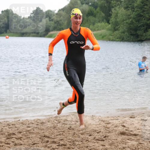 21.06.2025 - 27. Vierlanden-Triathlon Lena Gebhardt http://msf.ph/oto/8041198 15.06.2025 13:06:23 Schwimmen 1164, 1169, 1180, 1189, 1190, 1208 meine-sportfotos.de