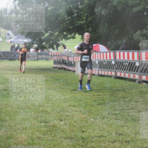 21.06.2025 - 27. Vierlanden-Triathlon KatJ http://msf.ph/oto/8041203 15.06.2025 14:31:31 Ziel 1243, 1257 meine-sportfotos.de