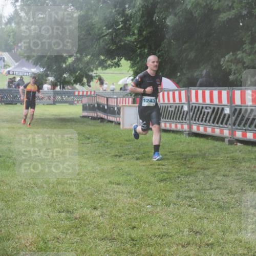 21.06.2025 - 27. Vierlanden-Triathlon KatJ http://msf.ph/oto/8041206 15.06.2025 14:31:31 Ziel 1243, 1257 meine-sportfotos.de