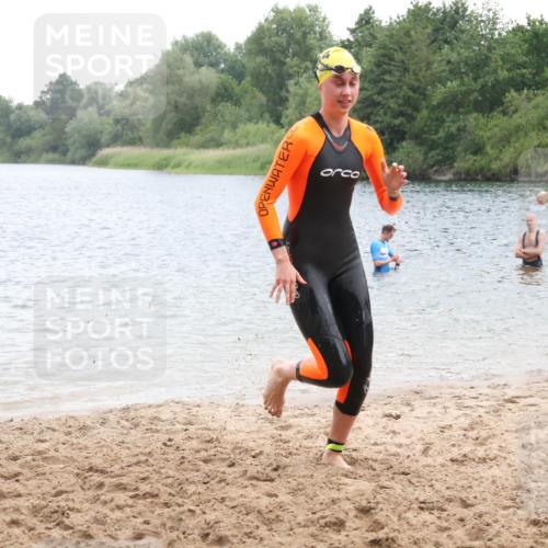 21.06.2025 - 27. Vierlanden-Triathlon Lena Gebhardt http://msf.ph/oto/8041207 15.06.2025 13:06:23 Schwimmen 1164, 1169, 1180, 1189, 1190, 1208 meine-sportfotos.de