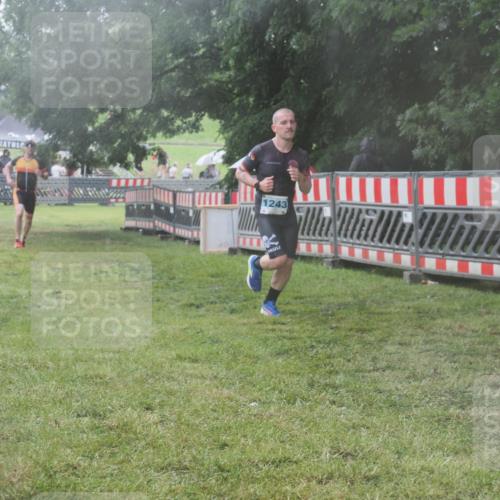 21.06.2025 - 27. Vierlanden-Triathlon KatJ http://msf.ph/oto/8041209 15.06.2025 14:31:31 Ziel 1243, 1257 meine-sportfotos.de
