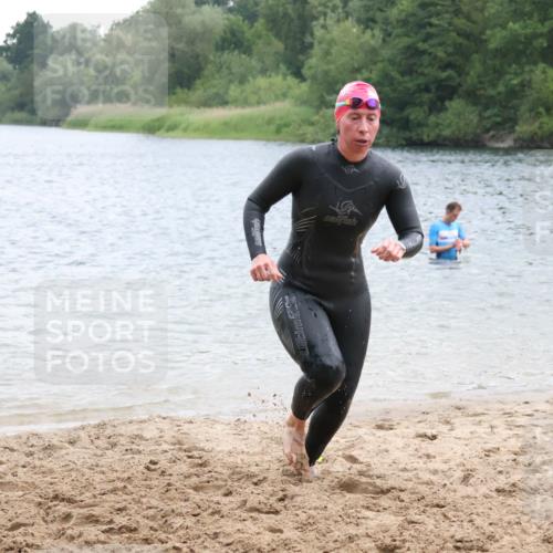 21.06.2025 - 27. Vierlanden-Triathlon Lena Gebhardt http://msf.ph/oto/8041232 15.06.2025 13:06:32 Schwimmen 1164, 1175, 1208 meine-sportfotos.de