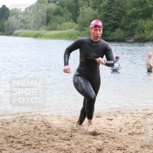 21.06.2025 - 27. Vierlanden-Triathlon Lena Gebhardt http://msf.ph/oto/8041234 15.06.2025 13:06:32 Schwimmen 1164, 1175, 1208 meine-sportfotos.de