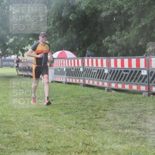 21.06.2025 - 27. Vierlanden-Triathlon KatJ http://msf.ph/oto/8041243 15.06.2025 14:31:34 Ziel 1237, 1257 meine-sportfotos.de