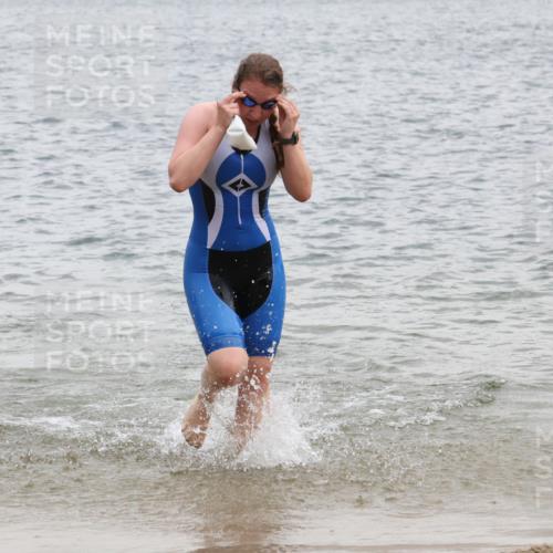 21.06.2025 - 27. Vierlanden-Triathlon Lena Gebhardt http://msf.ph/oto/8041244 15.06.2025 13:06:40 Schwimmen 1164, 1175, 1191, 1210 meine-sportfotos.de
