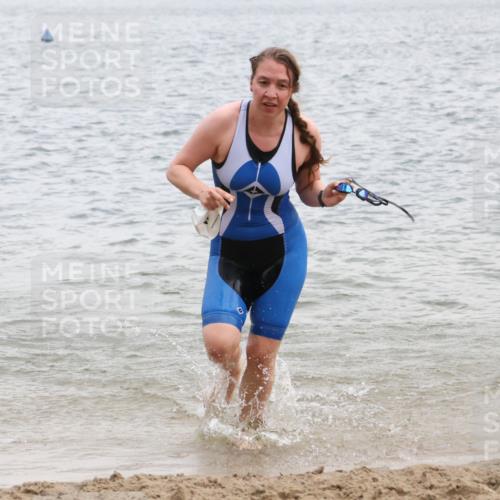 21.06.2025 - 27. Vierlanden-Triathlon Lena Gebhardt http://msf.ph/oto/8041247 15.06.2025 13:06:41 Schwimmen 1164, 1175, 1191, 1210 meine-sportfotos.de