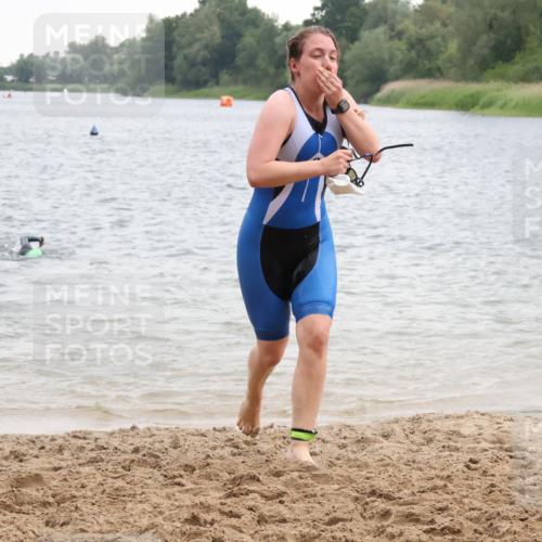21.06.2025 - 27. Vierlanden-Triathlon Lena Gebhardt http://msf.ph/oto/8041255 15.06.2025 13:06:42 Schwimmen 1164, 1175, 1191, 1210, 1217 meine-sportfotos.de