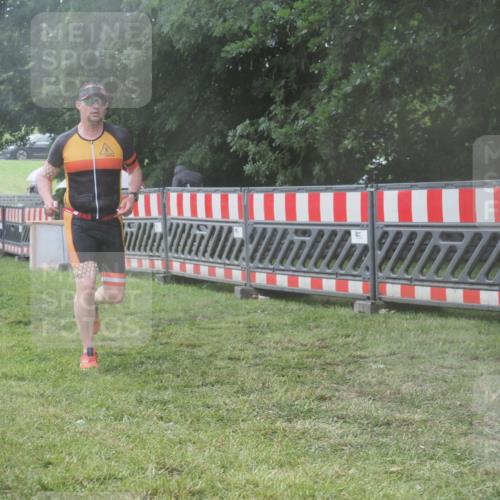 21.06.2025 - 27. Vierlanden-Triathlon KatJ http://msf.ph/oto/8041256 15.06.2025 14:31:35 Ziel 1237, 1257 meine-sportfotos.de